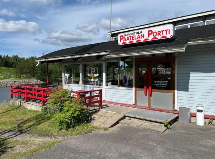 Paatelan Portti kuvattuna veden ääreltä